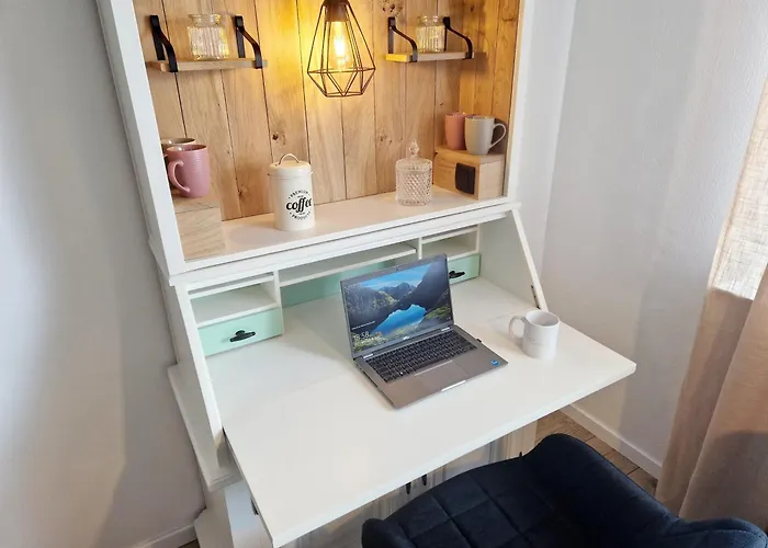 Sonnenhang Im Boho-stil Mit Balkon, 500m Zum See, 2 Schlafzimmer Appartement